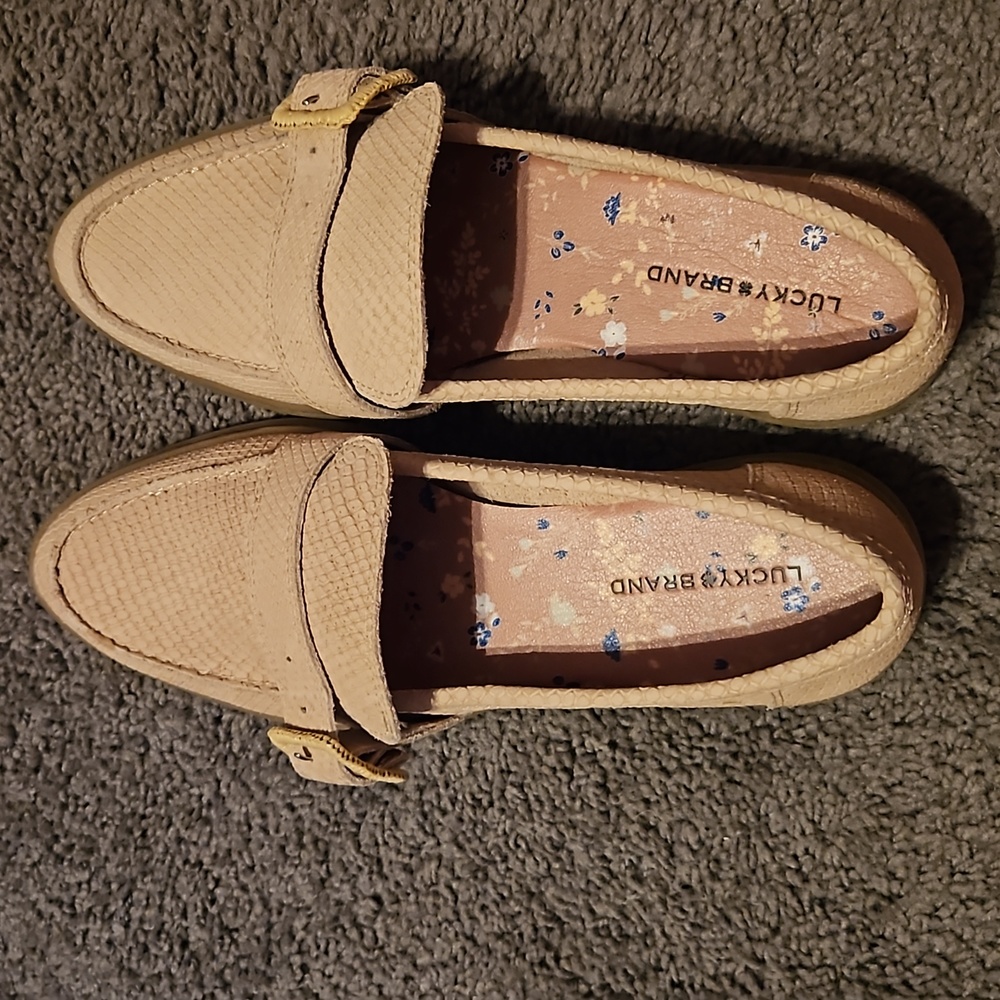 Casual shoe